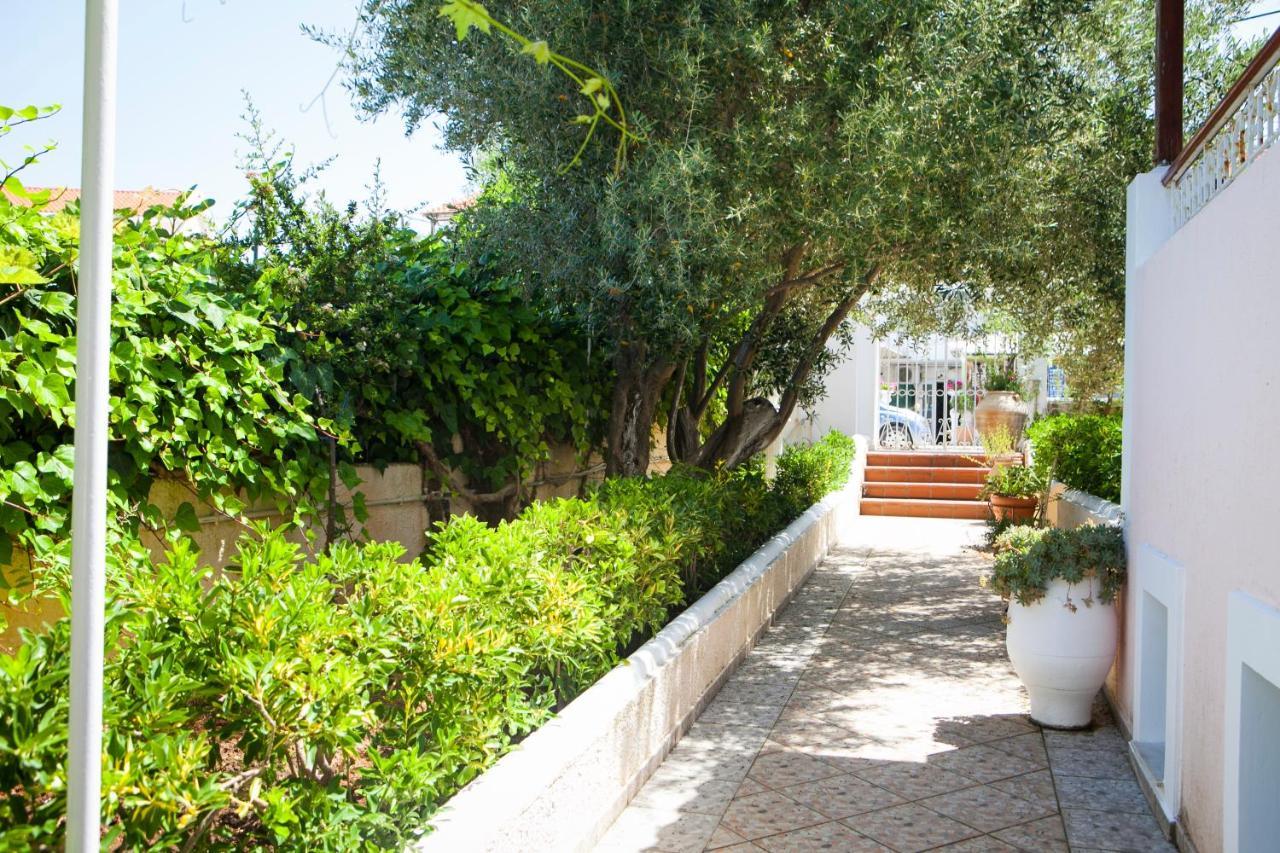 לאסי Tzivras Villa & Apartments מראה חיצוני תמונה