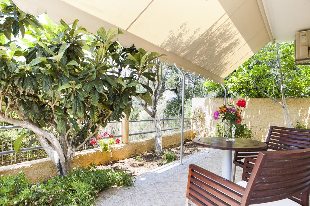 לאסי Tzivras Villa & Apartments מראה חיצוני תמונה
